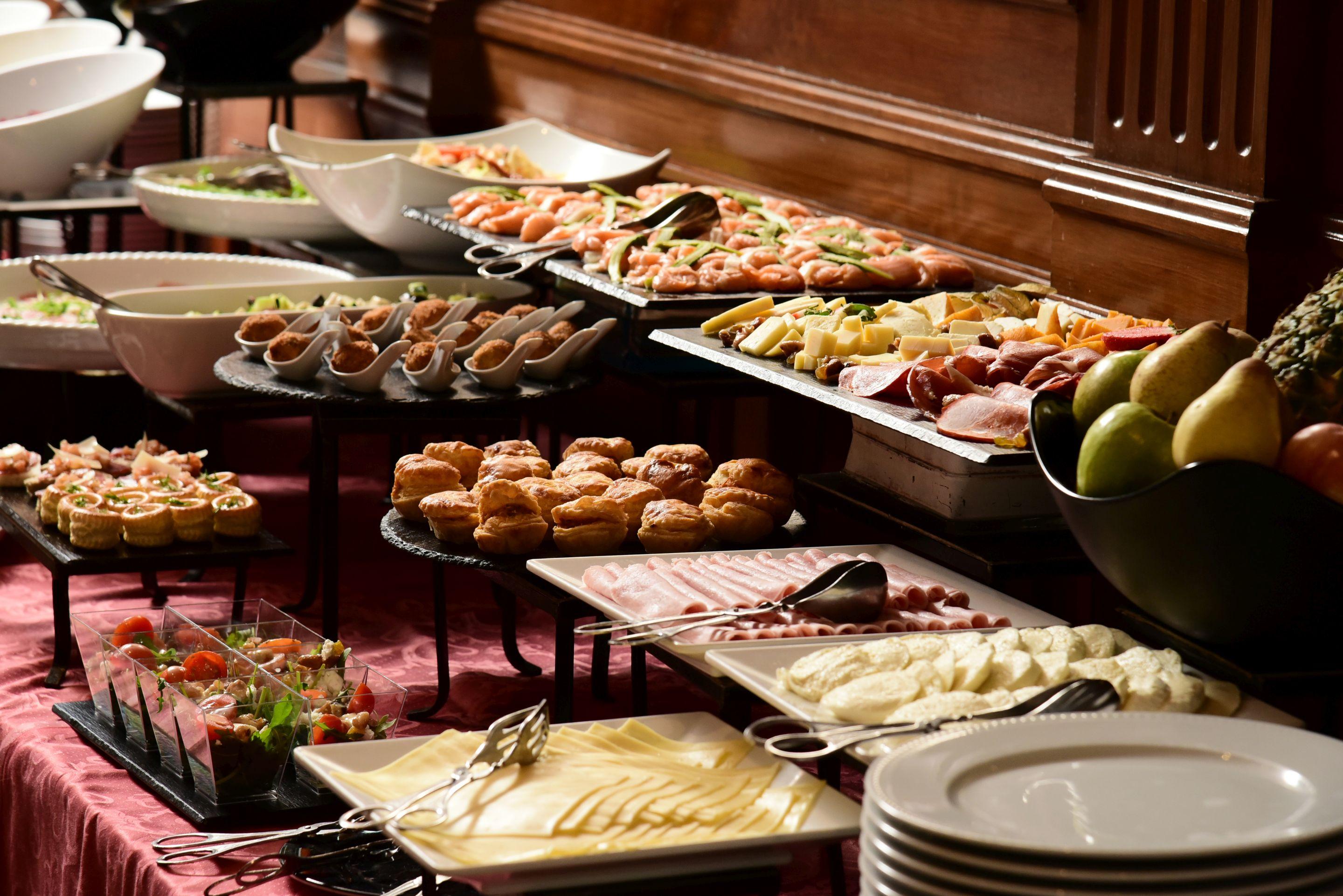 Hotel Real Palacio Lisboa Exterior foto A buffet