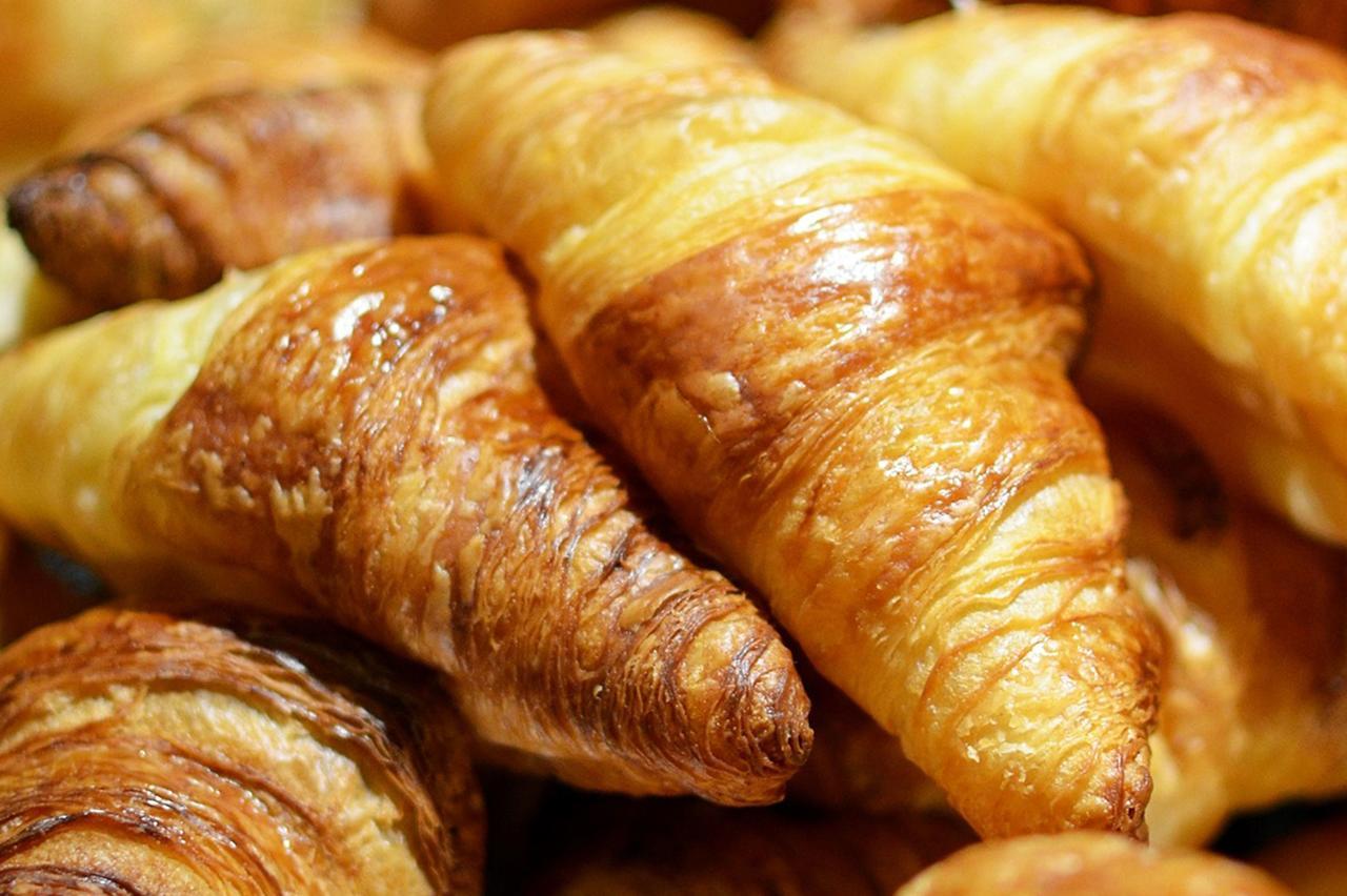 Hotel Real Palacio Lisboa Exterior foto Croissants